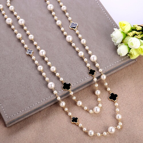 Japanese and Korean long pearl necklace multi-leaf clover sweater chain for women, Korean-style accessory clothing pendant, simple and fashionable decorations