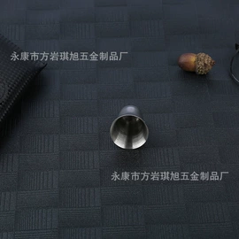 酒杯;量筒、量杯;调酒器