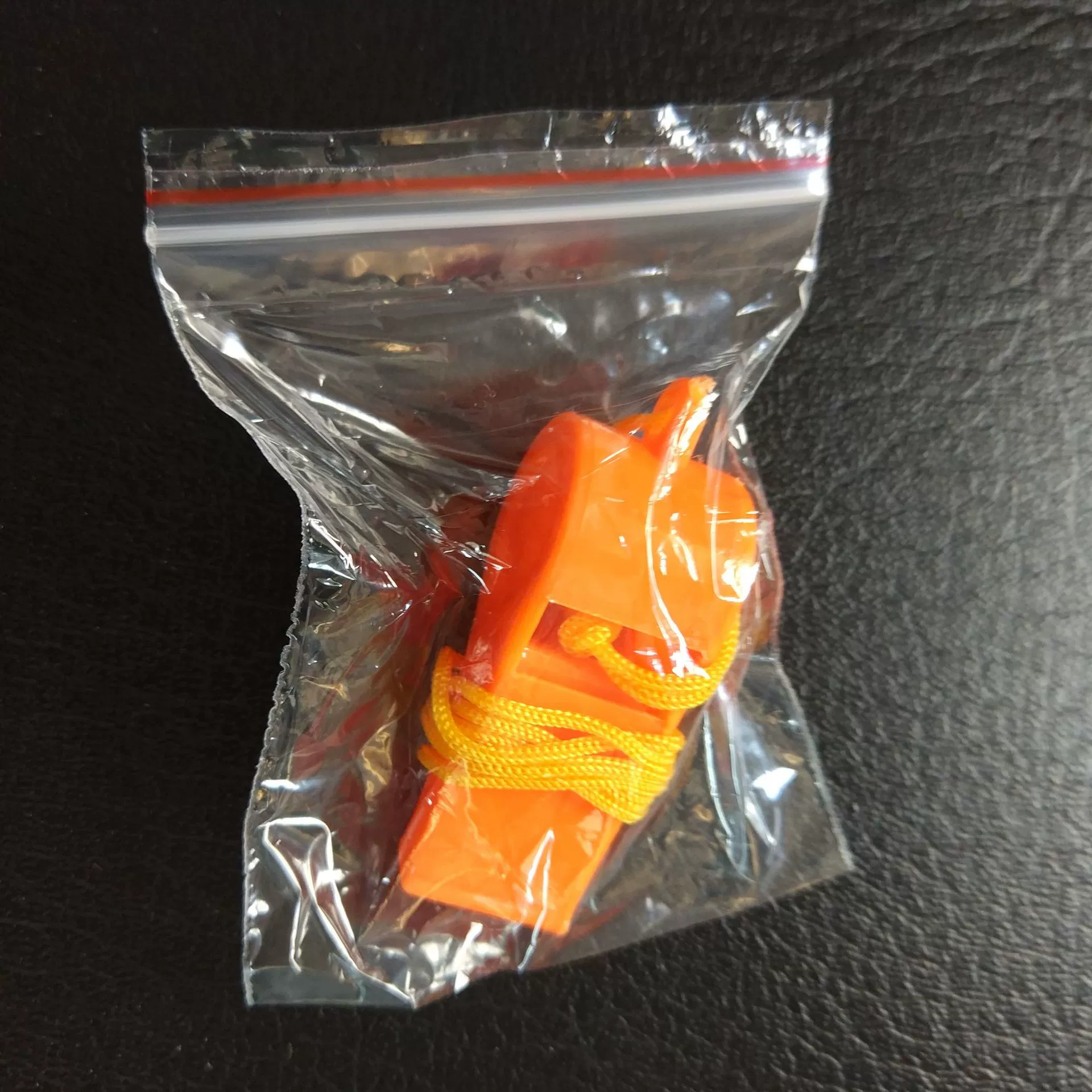 Оранжевый пластиковый свисток для соревнований по одной упаковке