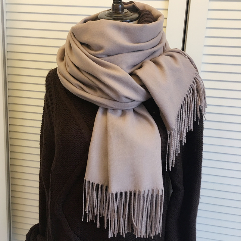 カシミヤのマフラーの卸売りの純色はカシミヤの保温の赤い年会のマフラーの女性の冬のチベットの青のフリンジストールをまねます。|undefined