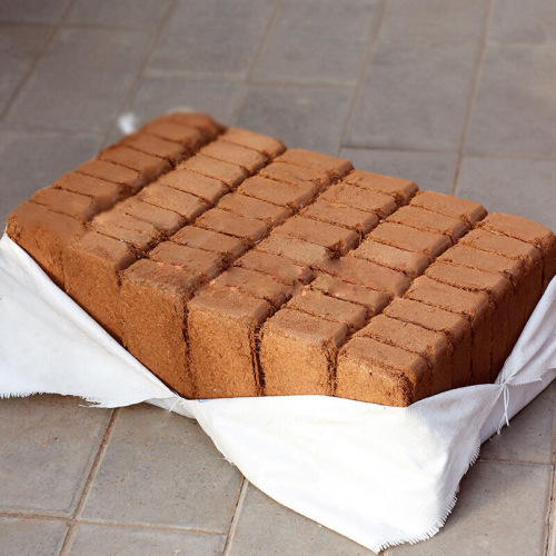 Coconut brick soil, coconut powder brick, shredded coconut brick, vegetable planting soil, flower soil, harmless soil, nutritious soil, climbing pet mat wholesale manufacturer