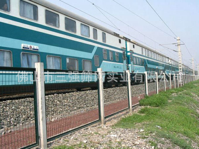 长期供应 耐酸耐碱铁路护栏网 钢板网菱形网 菱形网板