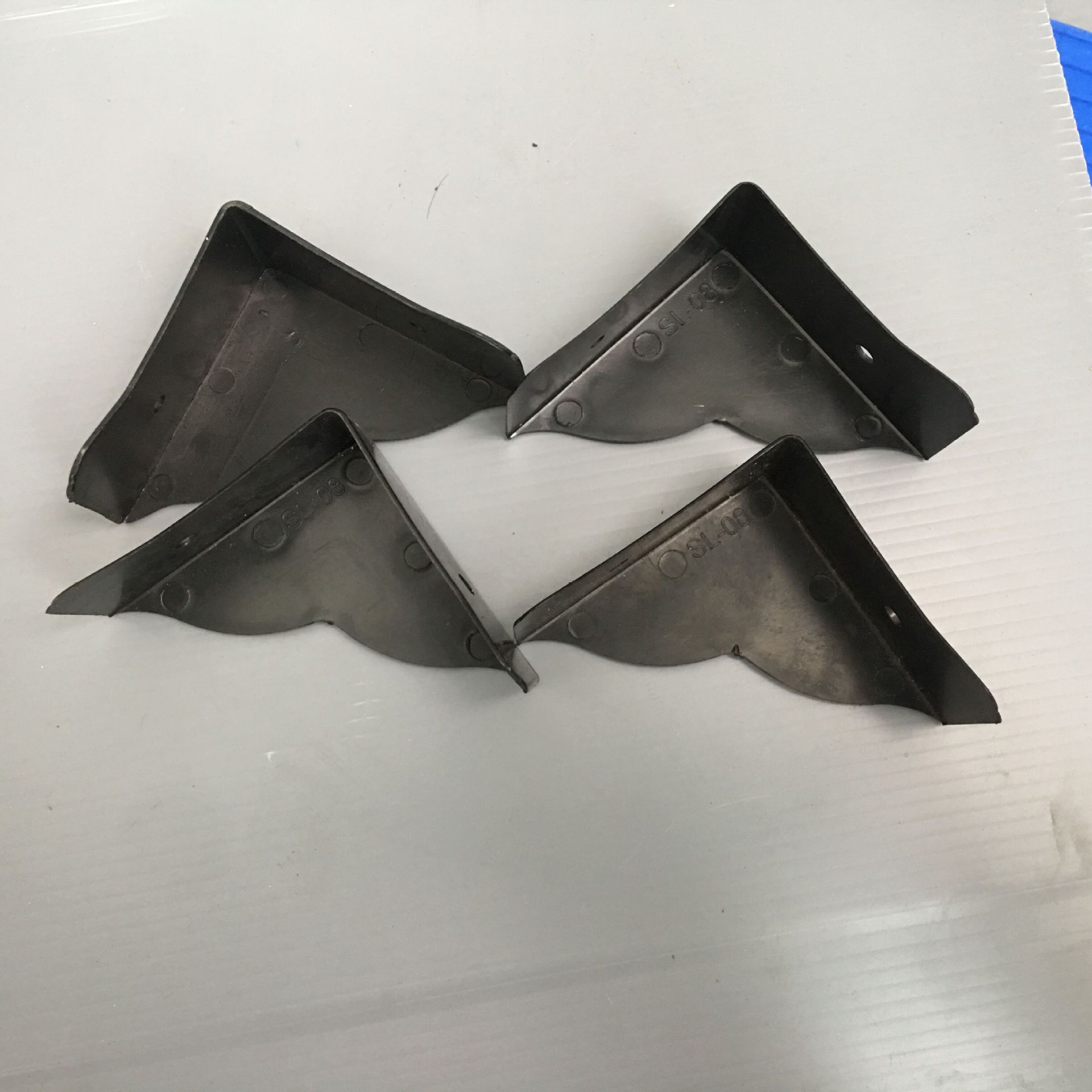 供应中空板周转箱配件 底角 底部护角 塑料护角 PVC黑色底角