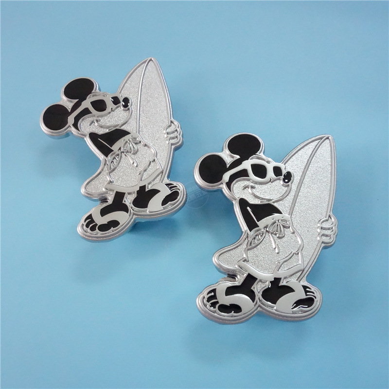 现模供应箱包五金标牌 卡通米老鼠铭牌 烤漆金属标牌电镀标牌