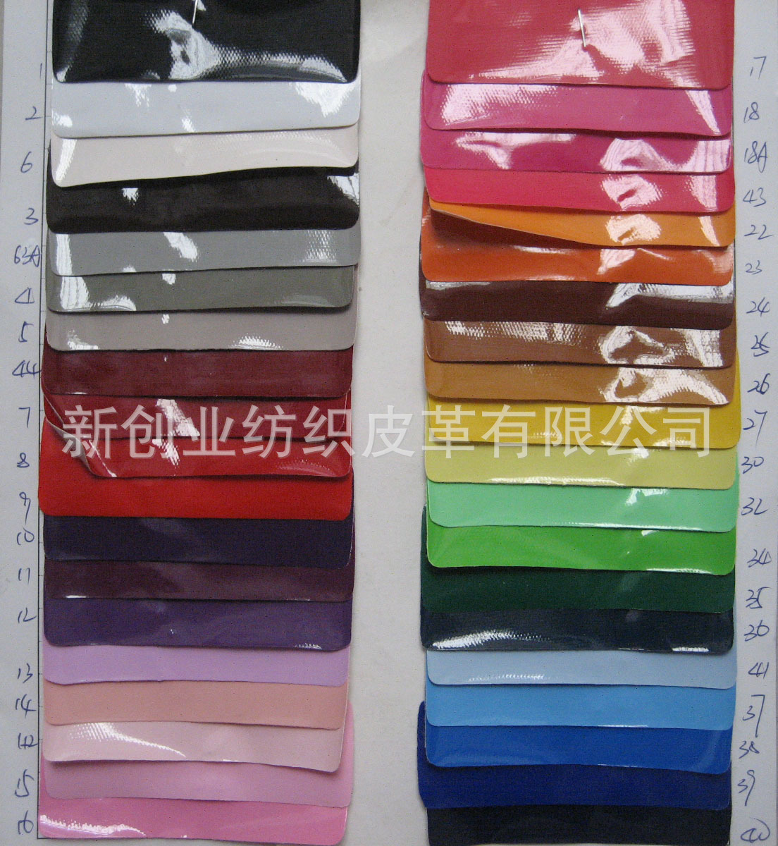 批发大量现货各种厚度光胶PVC皮革亮面镜面皮鞋材化妆包家居装革