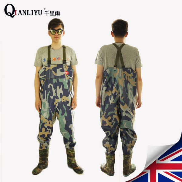 Knitted camouflage trousers