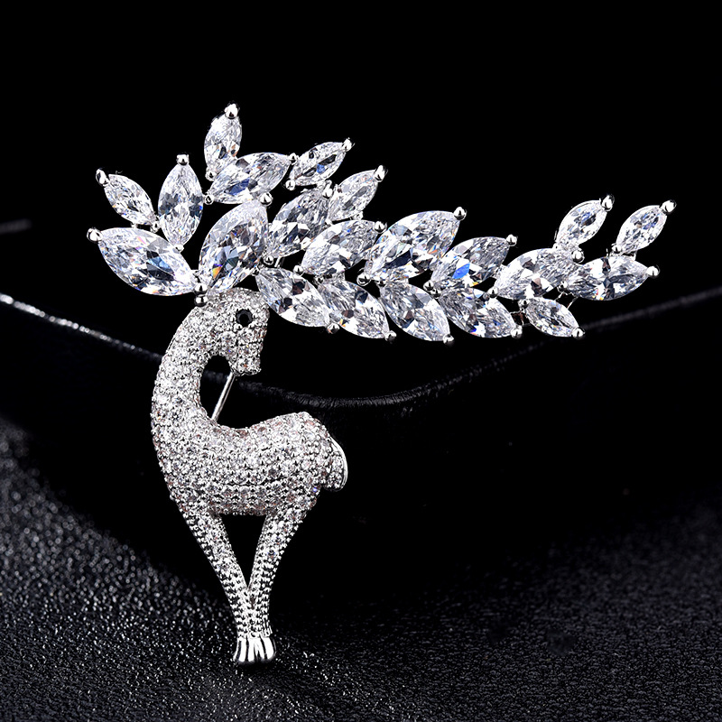Fashionable cute universal brooch with zircon