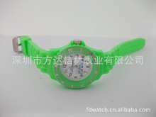 厂家供应时尚欧美塑胶礼品手表 促销塑胶表
