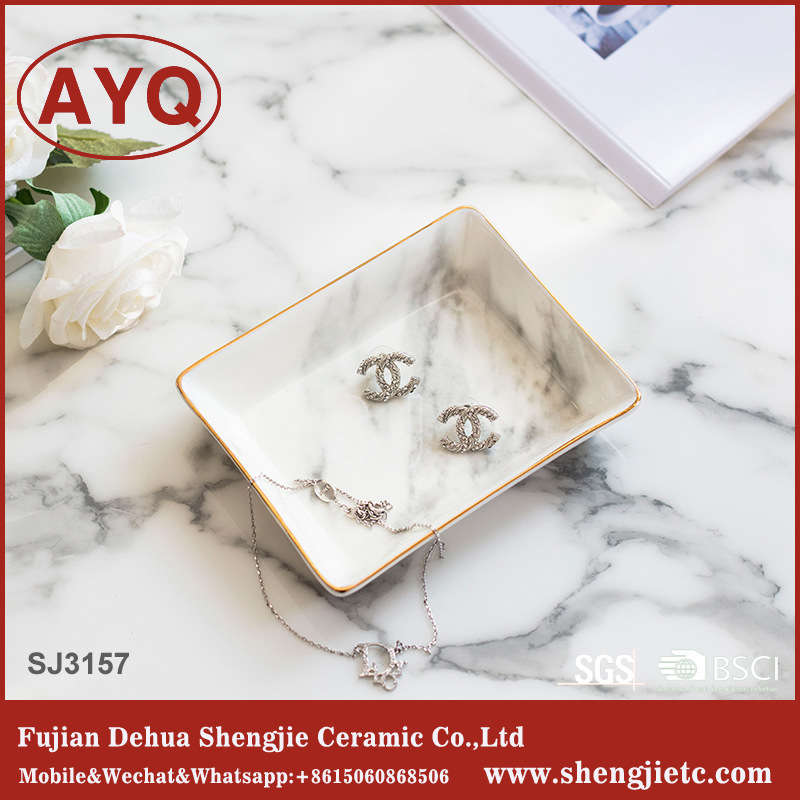 メーカー卸売りの流れ北欧風大理石紋描金辺陶磁器アクセサリー盤デスクトップ化粧品収納盤