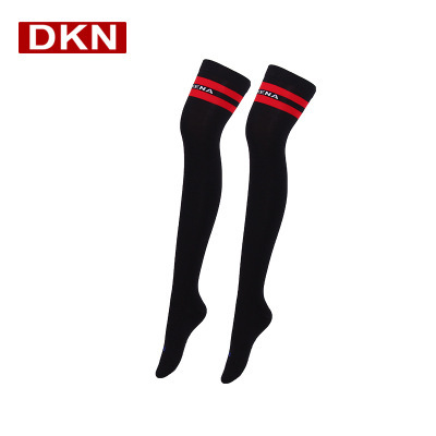 Chaussettes montantes en coton à rayures étoilées et trois bandes pour femme, longues et tricotées, tendance, 2025d_voghion.com