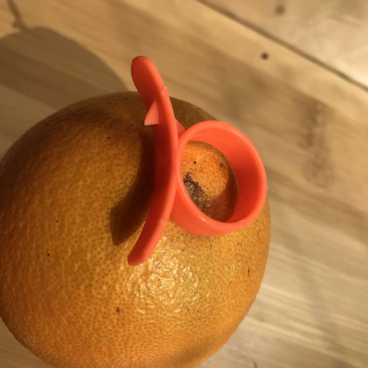 Пластиковый Улитка Оранжевый Овощечистка кольцо оранжевый открывалка Оранжевый Овощечистка раздача оптом