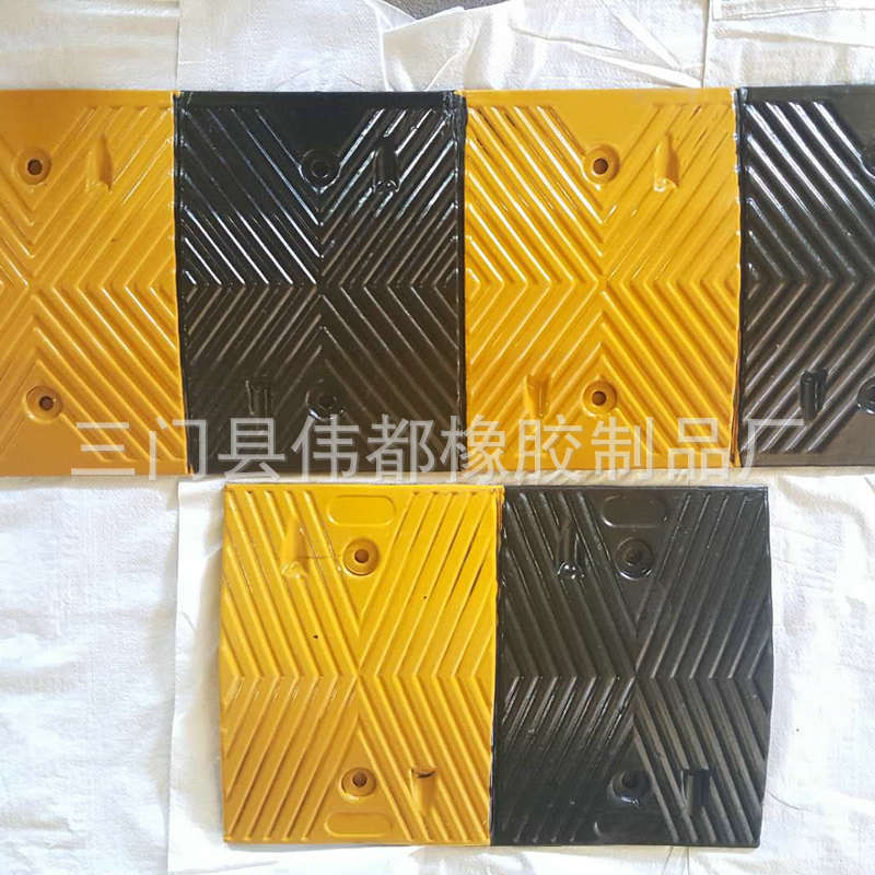 一米橡胶减速带 路拱 50人字道路减速板 缓冲带 减速垄 交通设施