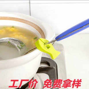 Anti-scalding clip creative non-slip small fish shape soup spoon rack kitchen household multi-functional silicone pot edge fixer 2
