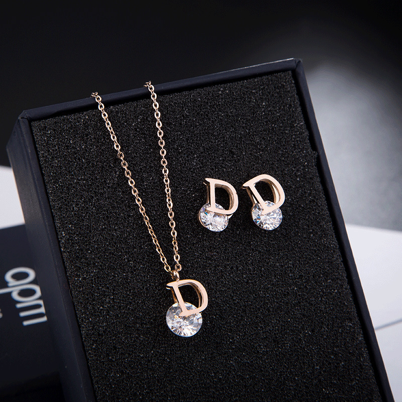 New titanium steel necklace women rose gold simple letter D clip zircon fashion clavicle chain jewelry set Wholesale New titanium steel necklace women rose gold simple letter D clip zircon fashion clavicle chain jewelry set Wholesale