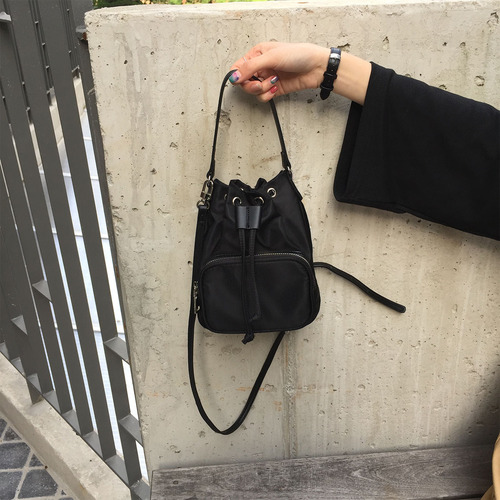 2019 New Korean Autumn/Winter Elegant Retro Single Shoulder Crossbody Drawstring Canvas Bag Closure Women's Bag