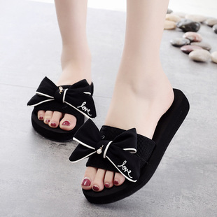 �W���¿�һ�����ֹ������Y3���׷�����߅�ȼ����Εr��Ůʿɳ��Ь
