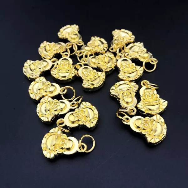 Gold-Plated Guanyin, the Goddess of Children, European-Style Coin Pendant, Guanyin Bodhisattva, Protects Peace and Safety, Online Store, Micro-Business Gifts, Wholesale, Chinese Style Trend