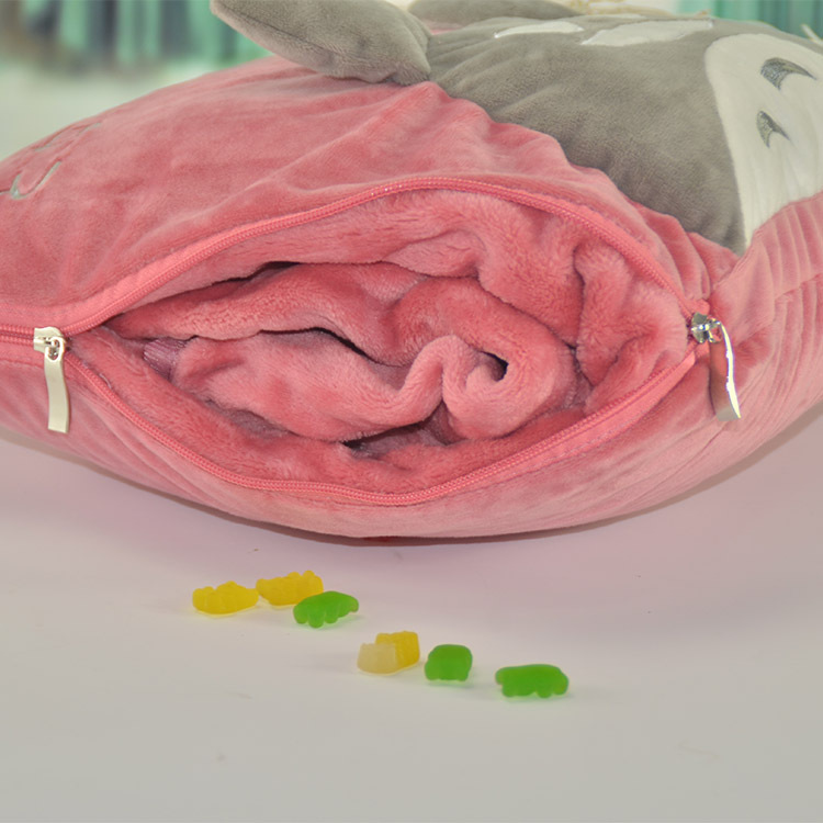 Almohada bordada de comercio exterior edredón de aire acondicionado de doble uso manta oficina almohada de siesta cojín procesamiento de fábrica logotipo personalizado