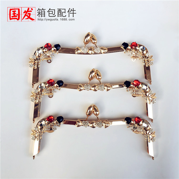 In stock: 23.5cm cintura cóncava sin agujeros incrustados con piedras preciosas, cabeza de chile, oro, brotes de flores amorosas 0587 - QJ