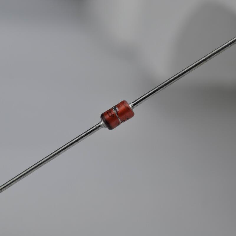 稳压二极管 0.5W 62V BZX55C62