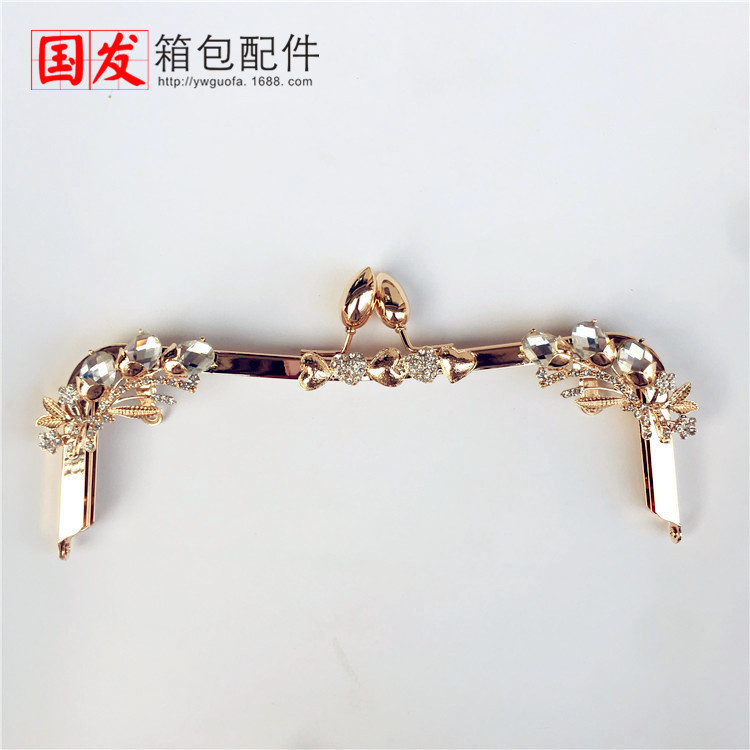 In stock: 23.5cm cintura cóncava sin agujeros incrustados con piedras preciosas, cabeza de chile, oro, brotes de flores amorosas 0587 - QJ