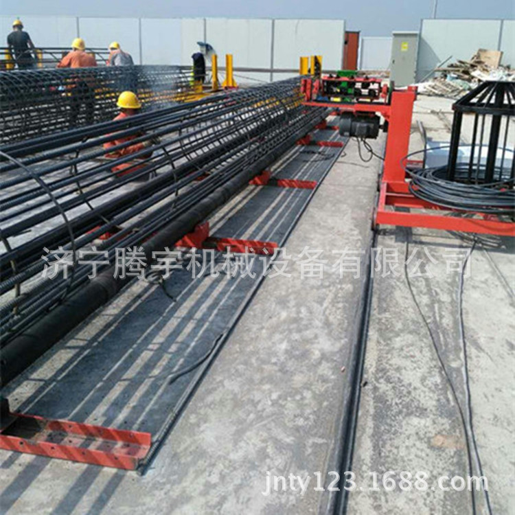数控钢筋笼绕筋机遥控操作远距离调控 高速公路钢筋笼滚笼机图片