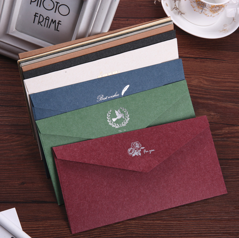 Retro dorado sobre traje de estilo occidental n. ° 5 sobre papel Kraft color sólido amor carta invitación de negocios