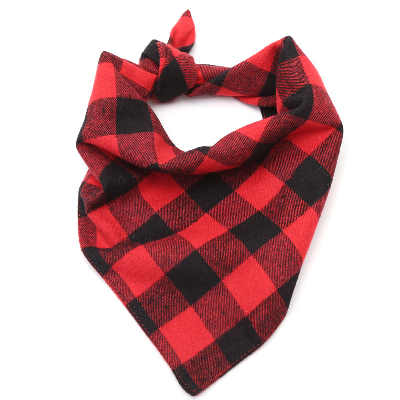 Fabricante en stock transfronterizo Amazon popular Otoño e Invierno mascota saliva toalla Rojo Negro a cuadros perro bufanda mascota triángulo toalla
