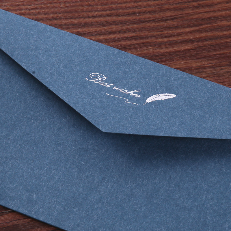 Retro dorado sobre traje de estilo occidental n. ° 5 sobre papel Kraft color sólido amor carta invitación de negocios