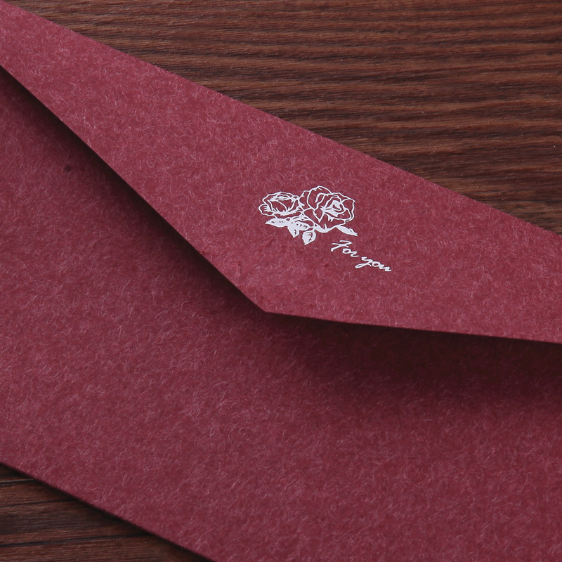 Retro dorado sobre traje de estilo occidental n. ° 5 sobre papel Kraft color sólido amor carta invitación de negocios