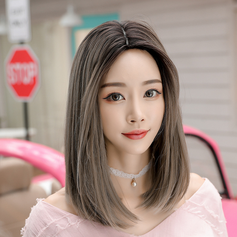 fashionable lifelike wig with hair parting