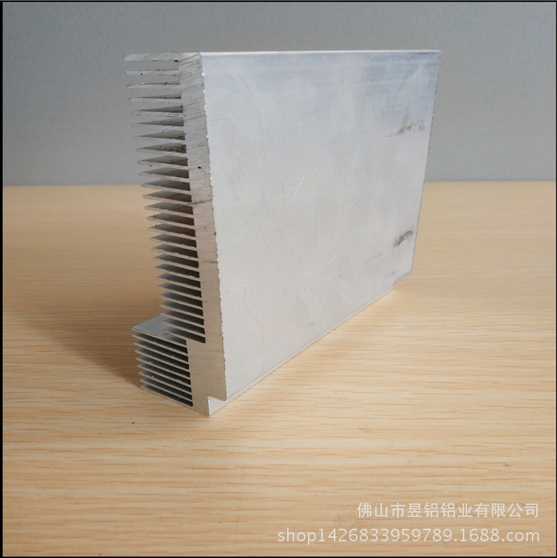 供应喷砂氧化表面处理机加工非标异型梳子散热器铝合金型材