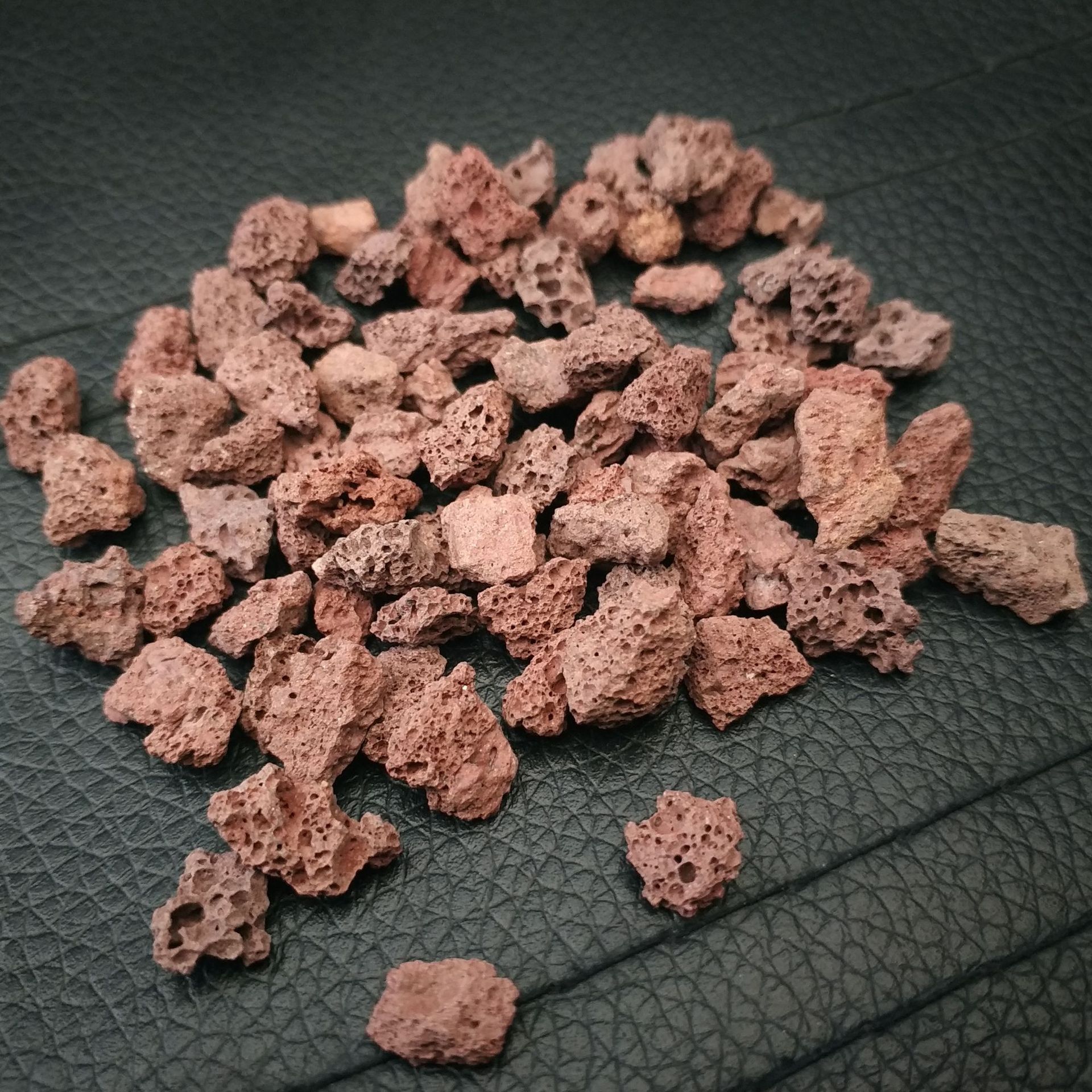 供应多孔园艺火山石火山石颗粒多肉铺面火山石水过滤火山石石头