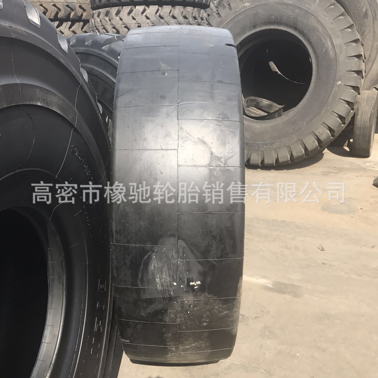 采矿机用18.00/1800R25光面L-5S1800-25矿井装载机铲运机轮胎