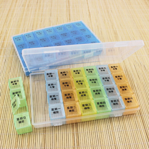 7-day, 28-compartment independent open lid pill box, one-week portable elderly reminder pill box, multi-compartment classified storage box PP