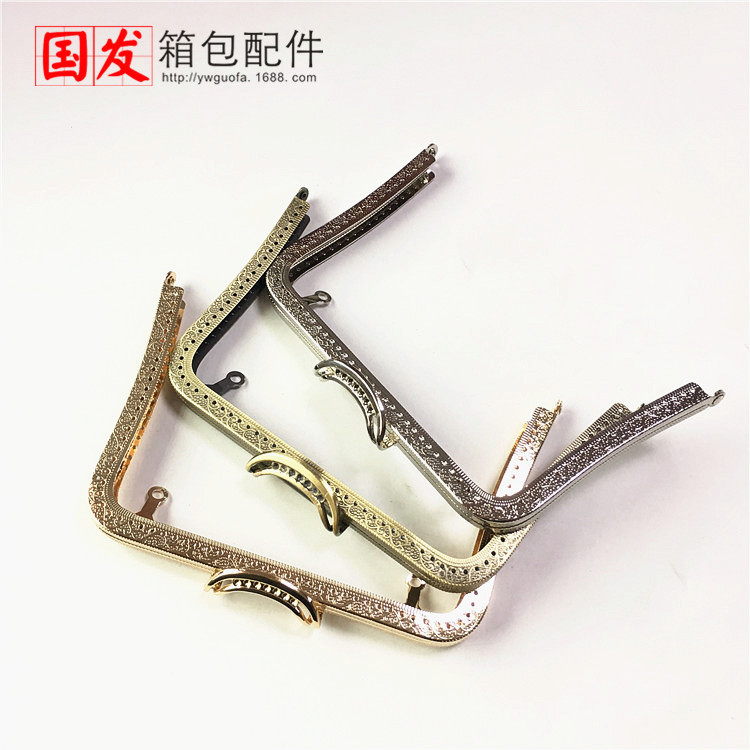 40% de descuento: 20 * 13cm pie largo estampado cubierta boca de oro pie alto caja accesorios bolsa de cámara