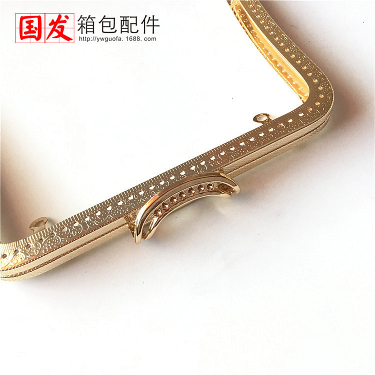 40% de descuento: 20 * 13cm pie largo estampado cubierta boca de oro pie alto caja accesorios bolsa de cámara