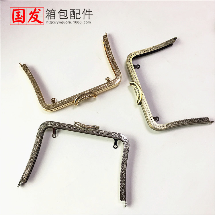 40% de descuento: 20 * 13cm pie largo estampado cubierta boca de oro pie alto caja accesorios bolsa de cámara