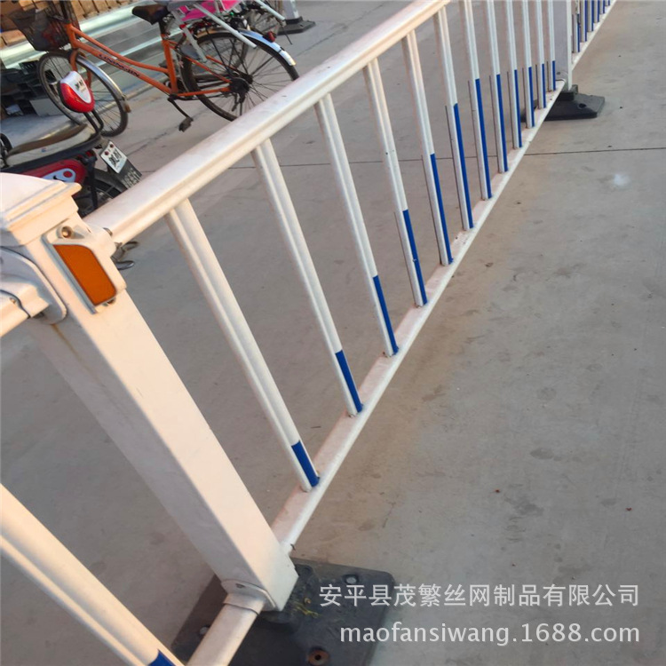 批发市政城市交通护栏道路护栏道路隔离栅蓝白护栏 马路中央护栏