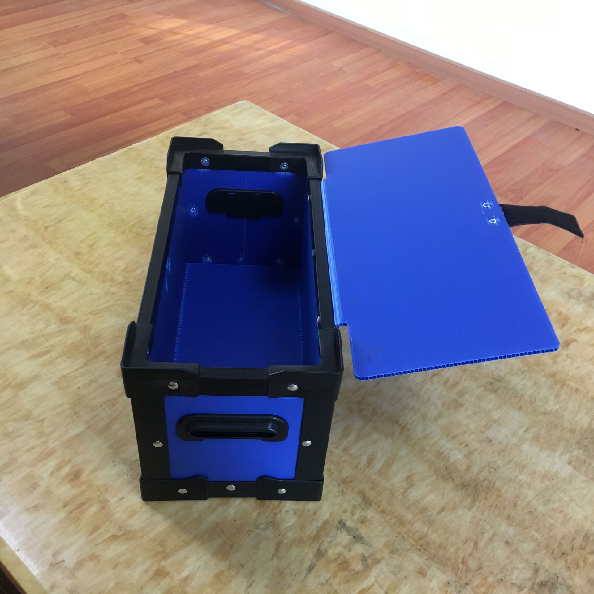 销售中空板周转箱 蓝色瓦楞板全包边式骨架箱 中空板配件