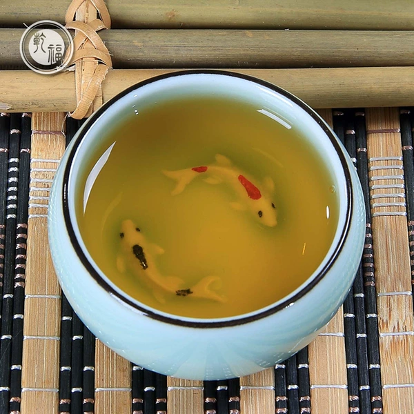Small three-legged Pisces cup: green