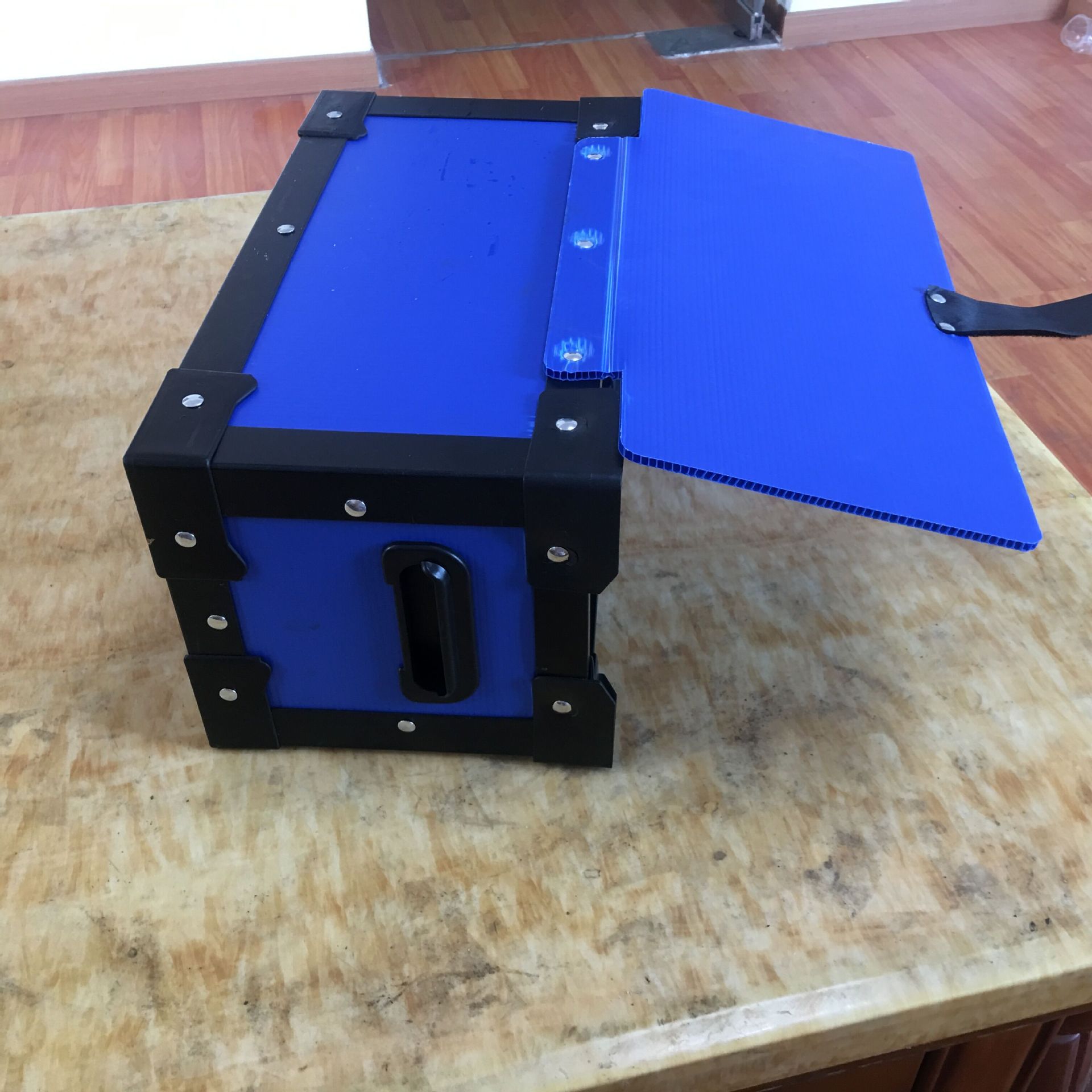 供应防静电中空板周转箱批发 全包边式万通板骨架箱加盖子