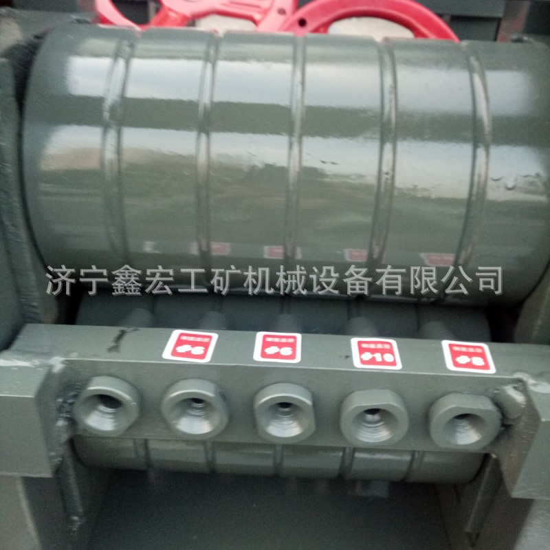 再利用建筑废钢筋头调直机 济宁鑫宏废旧钢调直机专用设备