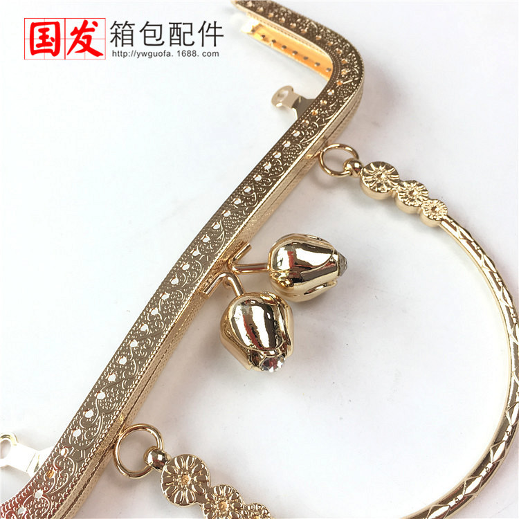 In stock: 20cm cintura cóncava en relieve rosa boca oro tres flores mano de mano accesorios de hardware