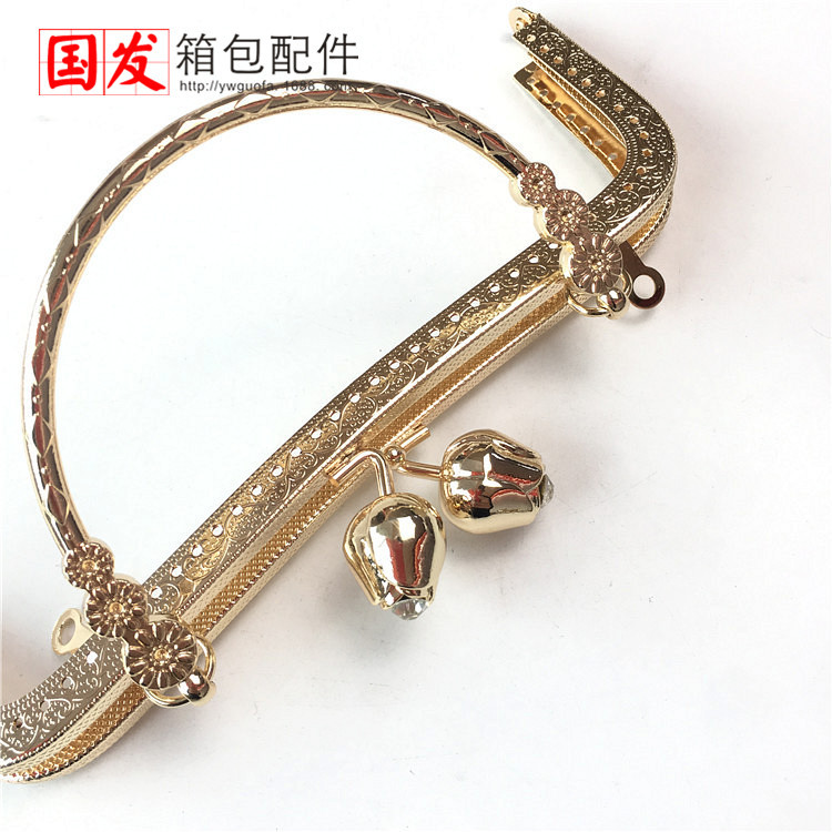 In stock: 20cm cintura cóncava en relieve rosa boca oro tres flores mano de mano accesorios de hardware