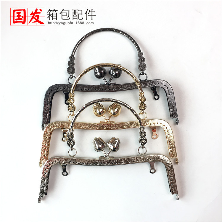 In stock: 20cm cintura cóncava en relieve rosa boca oro tres flores mano de mano accesorios de hardware