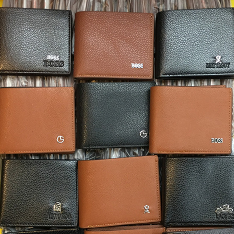 Wholesale Men's Short Wallets for Travel and Market Visits, Trendy Embossed Design with Gift Packaging Wholesale Men's Short Wallets for Travel and Market Visits, Trendy Embossed Design with Gift Packaging