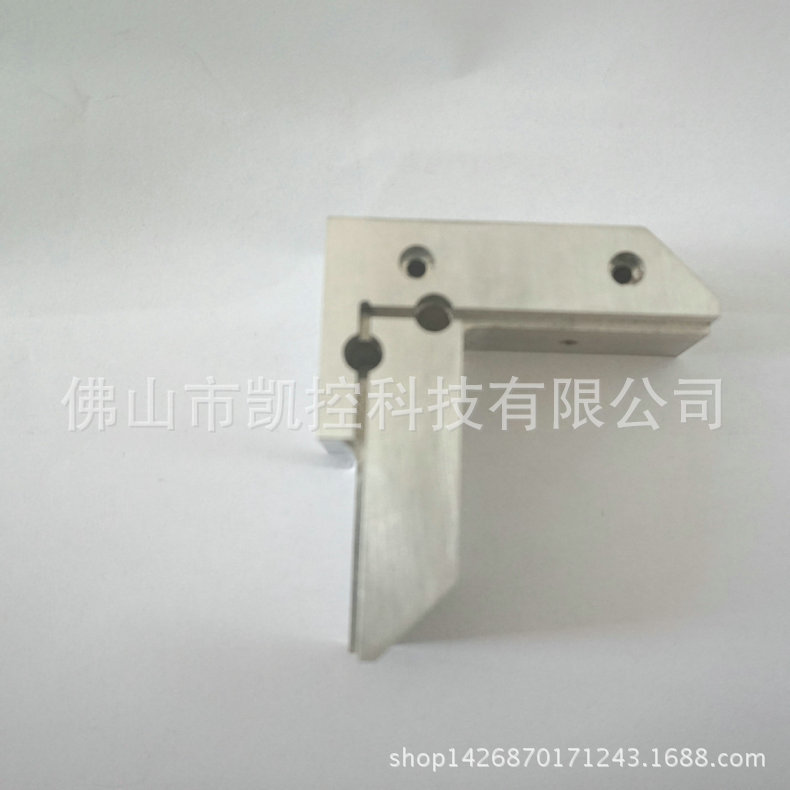 精品展示  主轴类零件加工  塑胶非标零件 品种多样