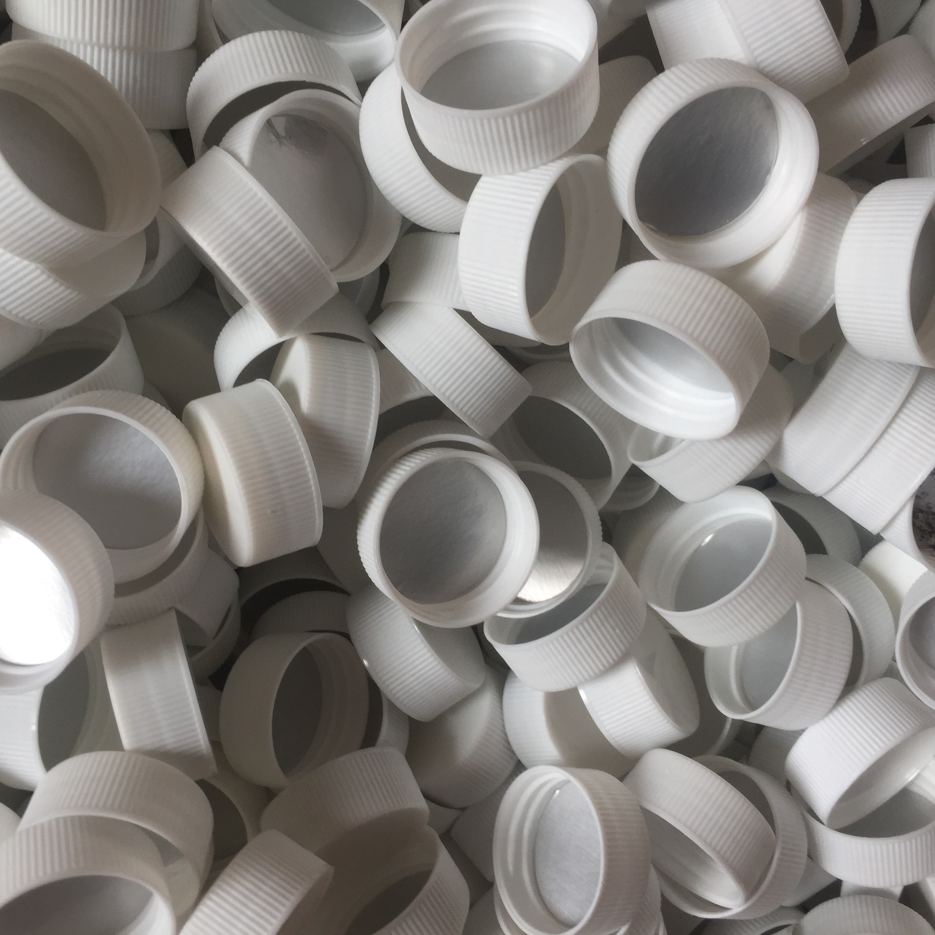 32牙铝箔盖沐浴露封口盖内径32mm普通盖瓶口外径32mm塑料盖