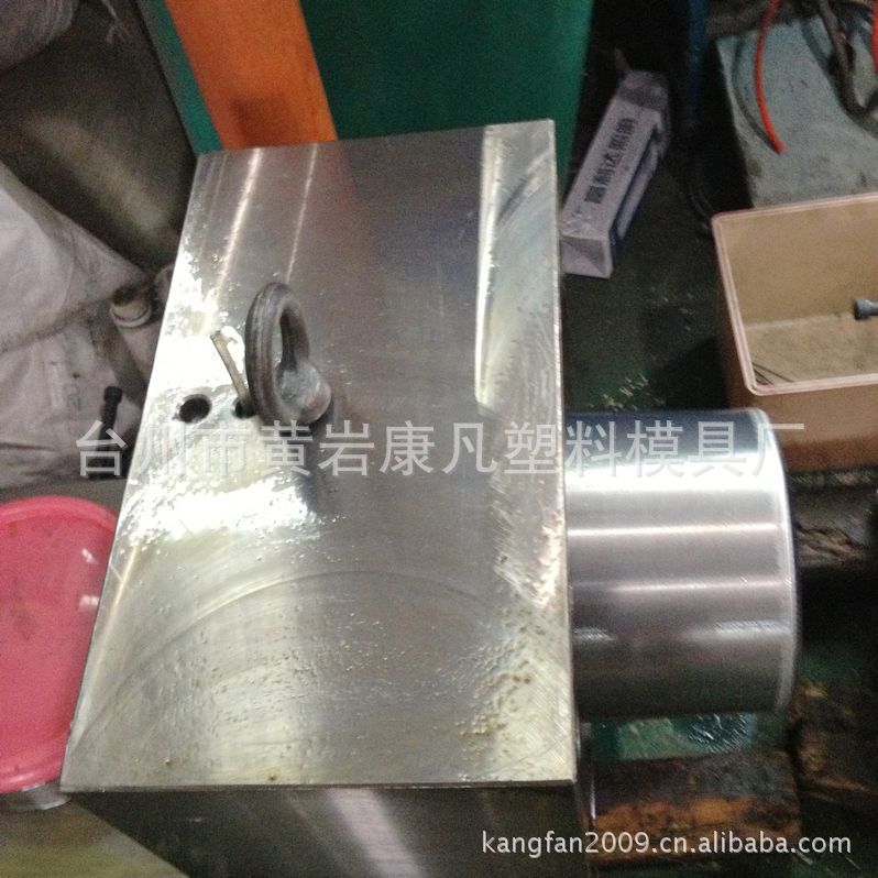 注塑模具，塑料油漆桶模具，涂料桶模具在哪里刻磨具好